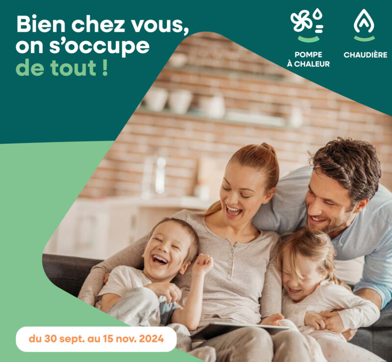 Famille souriante, publicité pour pompe à chaleur et chaudière.